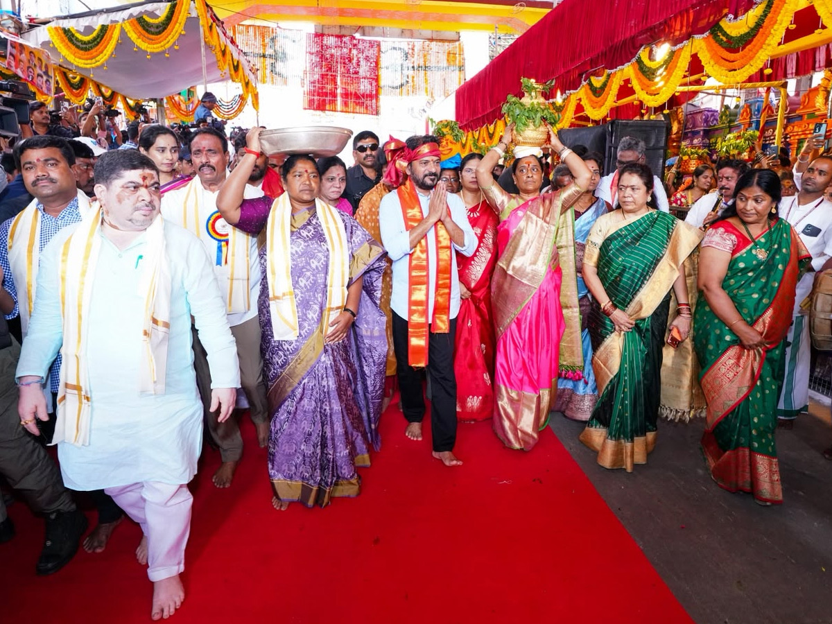Secunderabad_20Ujjaini_20Mahankali_20Bonalu_20Photos_20_282_29.jpg 3