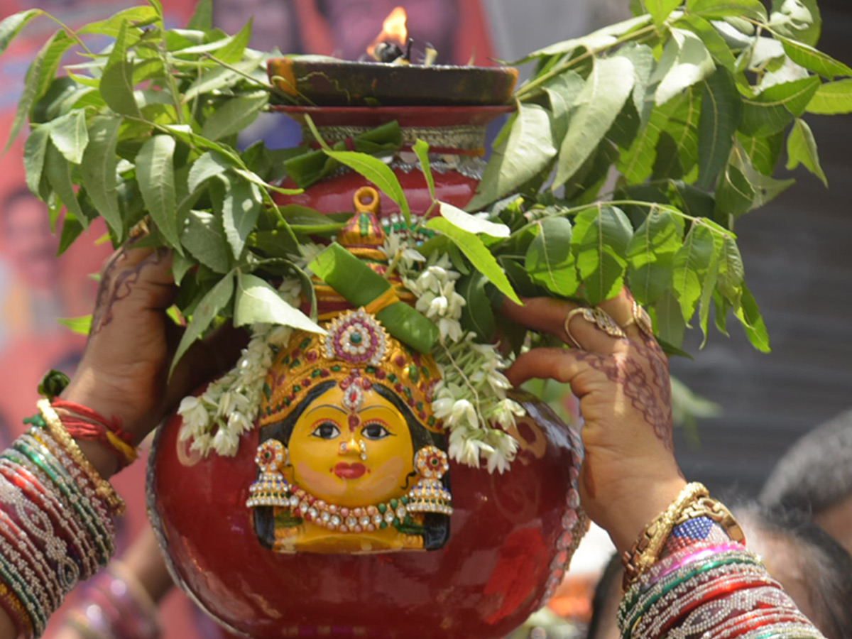 Secunderabad_20Ujjaini_20Mahankali_20Bonalu_20Photos_20_2834_29.jpg 28