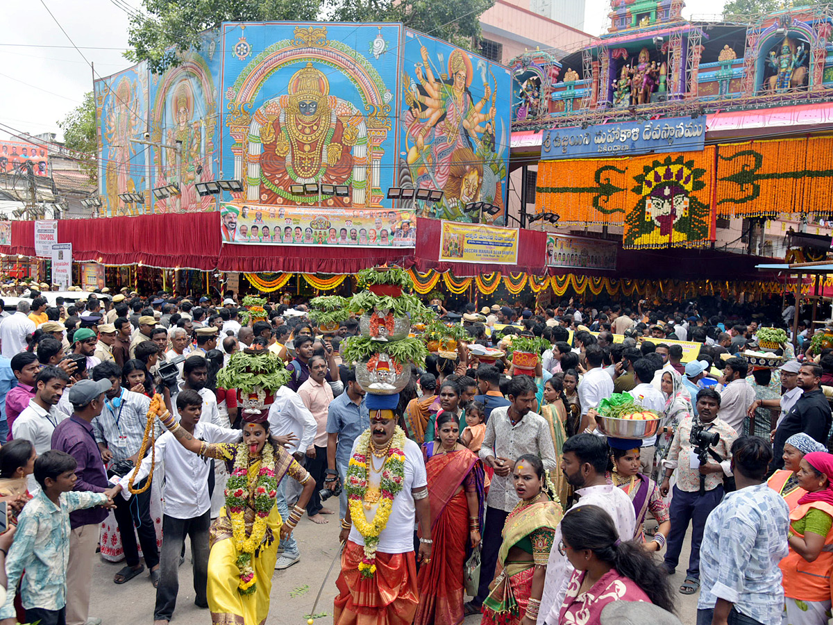Secunderabad_20Ujjaini_20Mahankali_20Bonalu_20Photos_20_2837_29.jpg 31