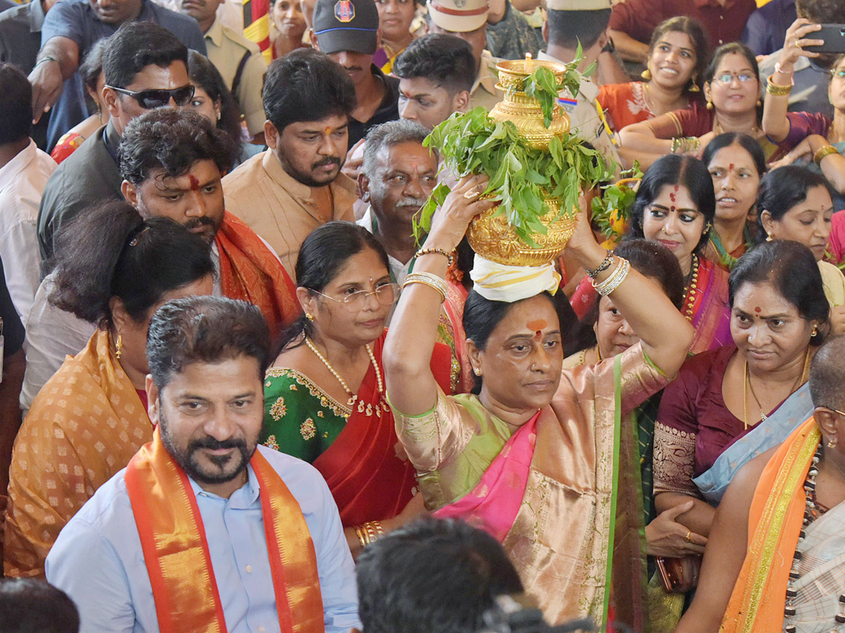 Secunderabad_20Ujjaini_20Mahankali_20Bonalu_20Photos_20_2838_29.jpg 32