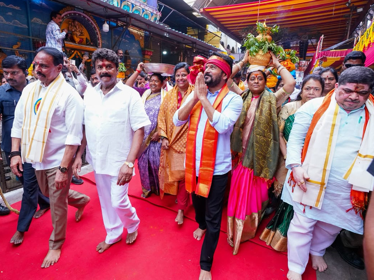 Secunderabad_20Ujjaini_20Mahankali_20Bonalu_20Photos_20_283_29.jpg 4
