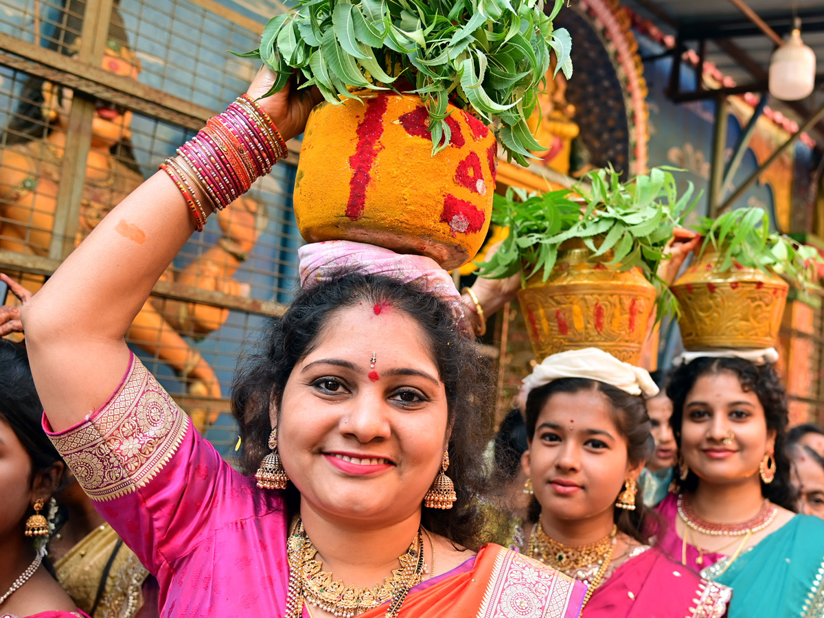 Secunderabad_20Ujjaini_20Mahankali_20Bonalu_20Photos_20_287_29.jpg 8