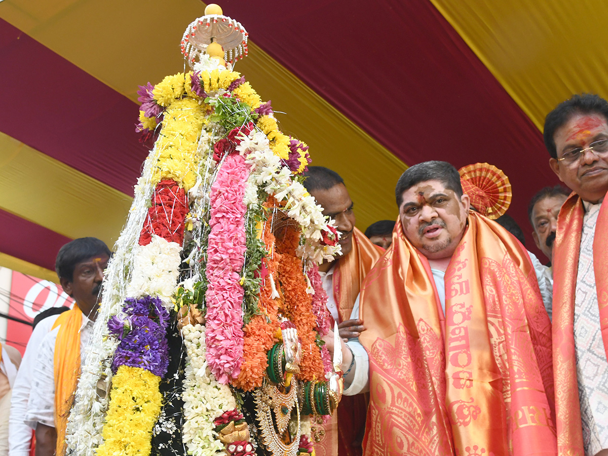 Ashadam_20Bonalu_202026_20Festival_20in_20Hyderabad_20Photos__20_2810_29.jpg 10