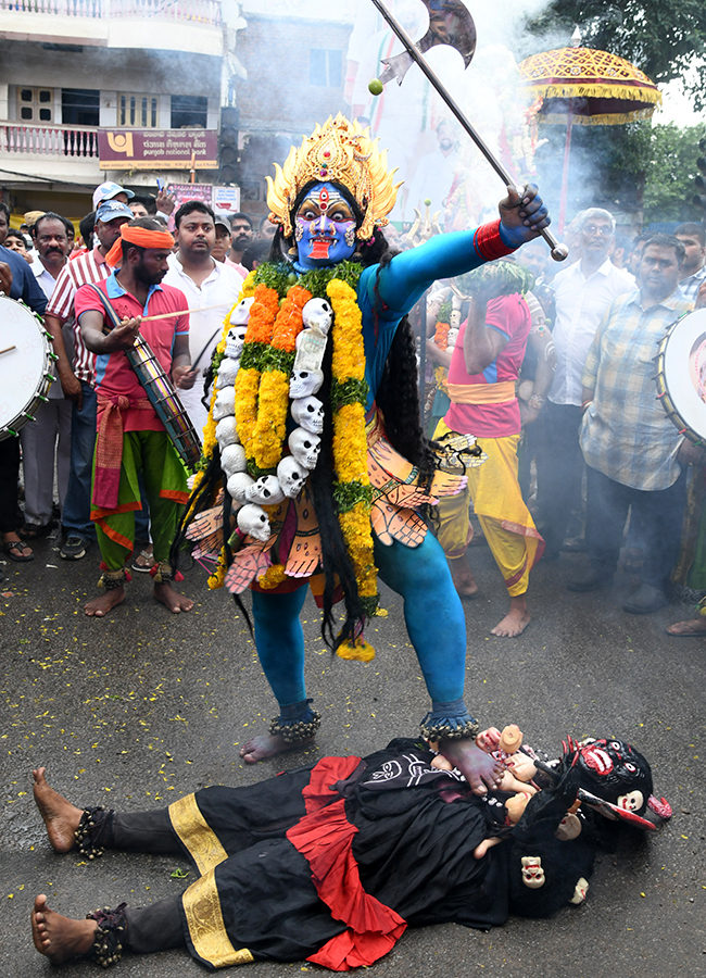 Ashadam_20Bonalu_202026_20Festival_20in_20Hyderabad_20Photos__20_2816_29.jpg 16