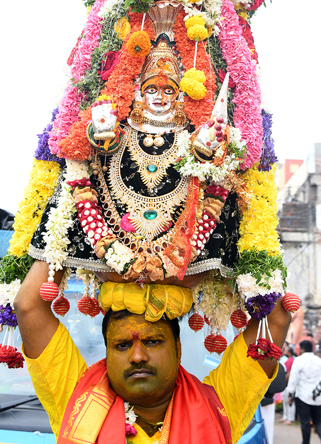 Ashadam_20Bonalu_202026_20Festival_20in_20Hyderabad_20Photos__20_2817_29.jpg 17