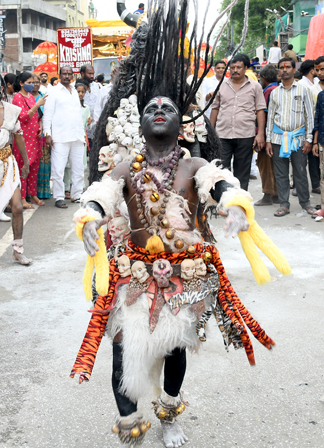 Ashadam_20Bonalu_202026_20Festival_20in_20Hyderabad_20Photos__20_2818_29.jpg 18