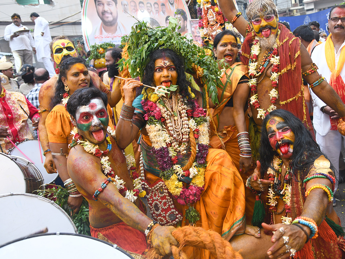 Ashadam_20Bonalu_202026_20Festival_20in_20Hyderabad_20Photos__20_285_29.jpg 5