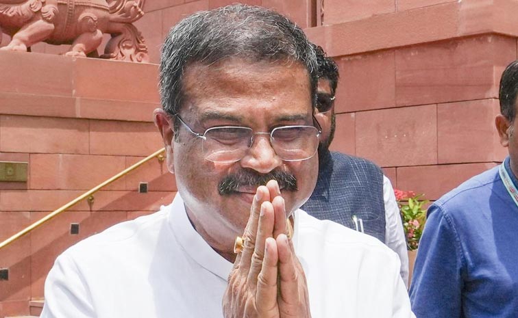 Dharmendra_Pradhan_Big_Chan.jpg