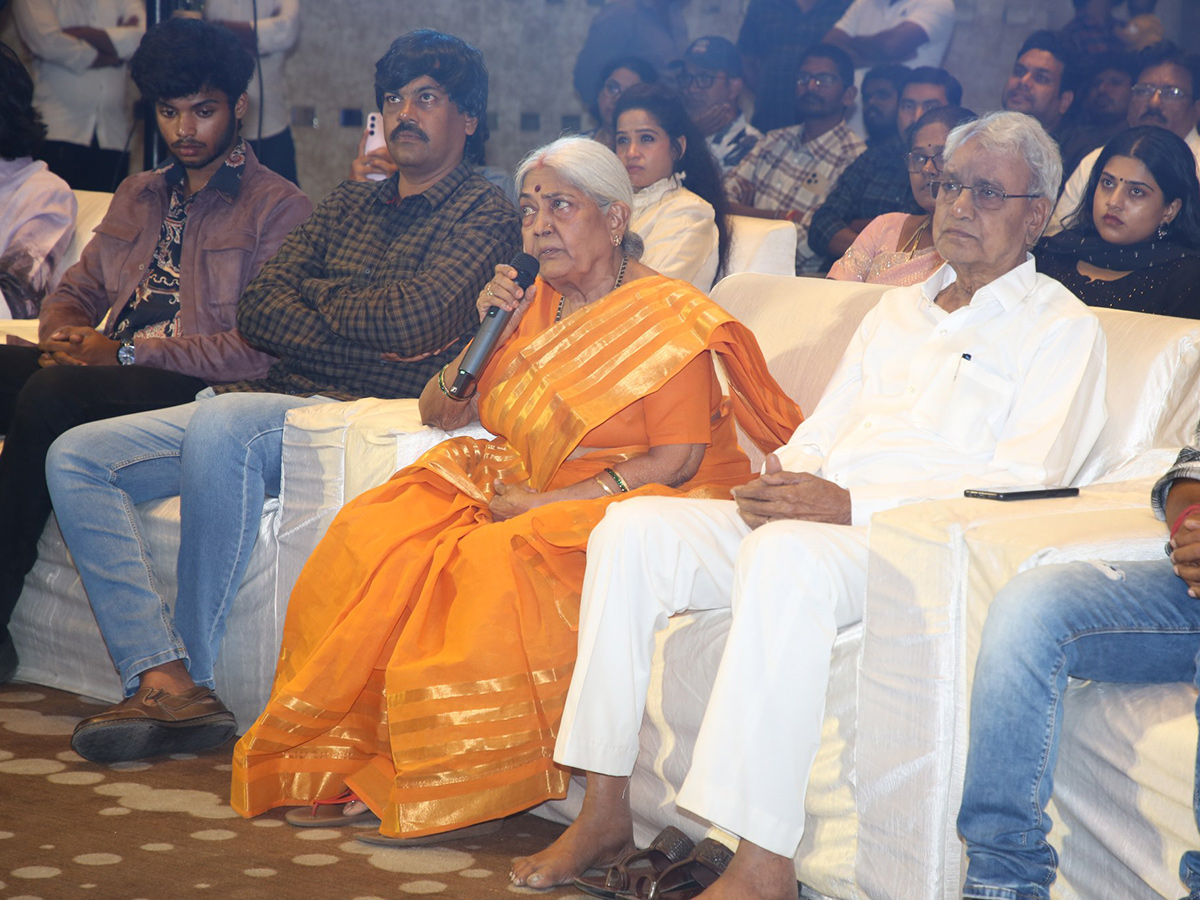 KJQ_20Movie_20Pre_20Release_20Function_20HD_20Photos__20_289_29.jpg 9