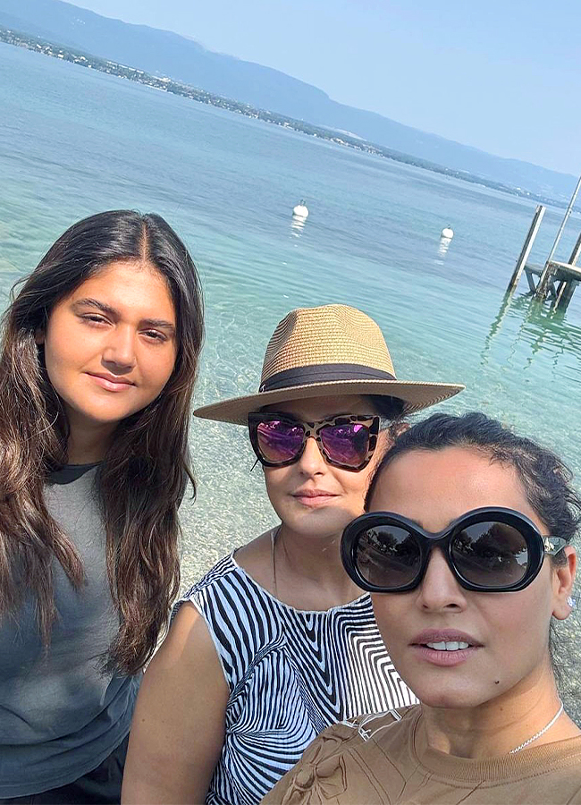 Namrata_20Shirodkar_20_289_29_0.jpg 9