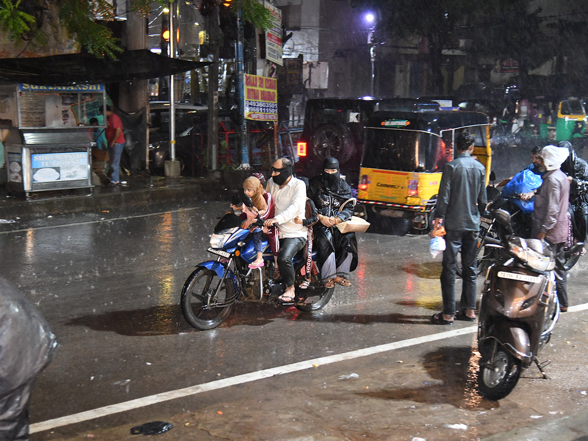 Heavy_20Rain_20Lashes_20Hyderabad_20Photos__20_2815_29.jpg 15