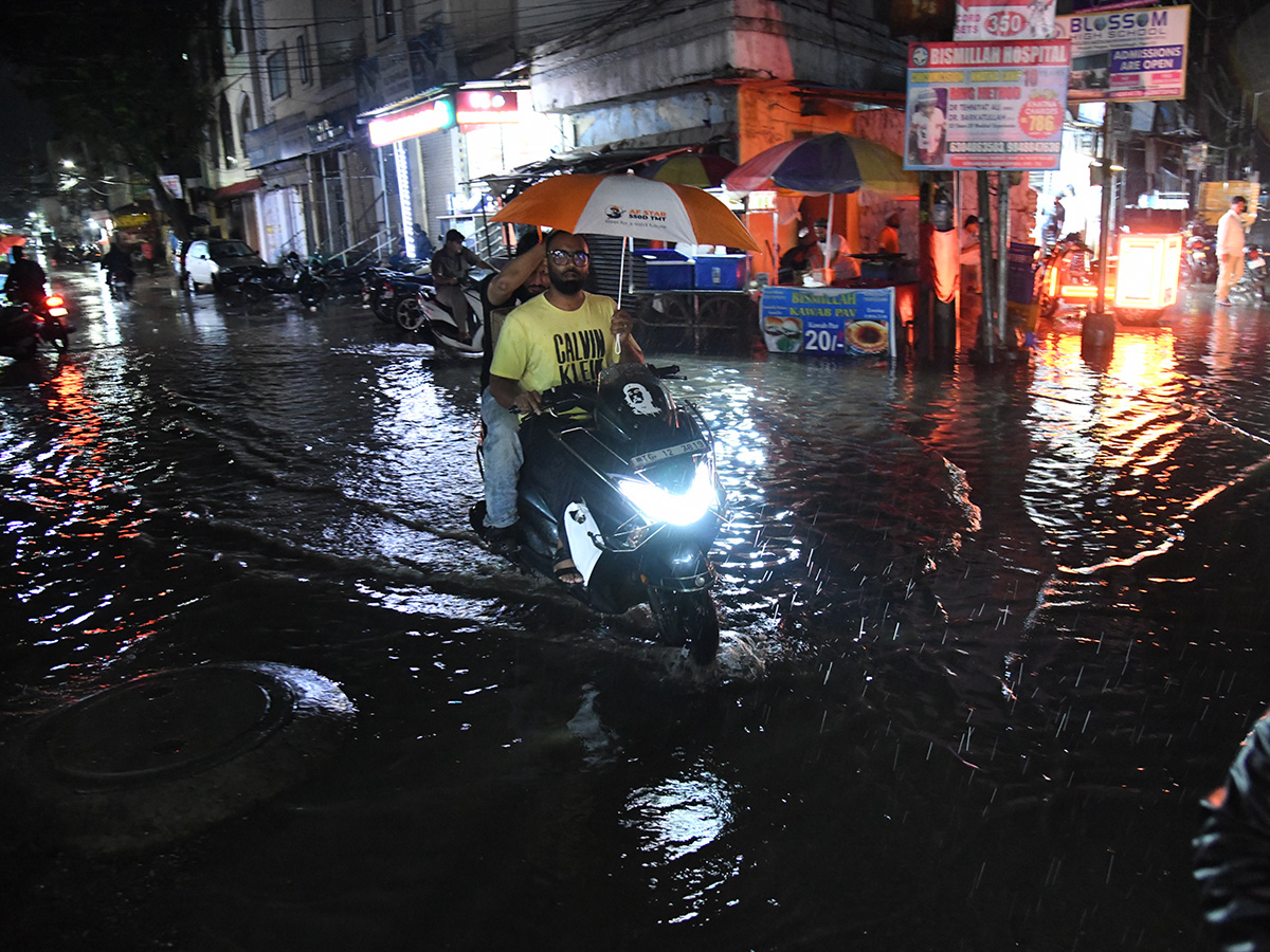 Heavy_20Rain_20Lashes_20Hyderabad_20Photos__20_283_29.jpg 3