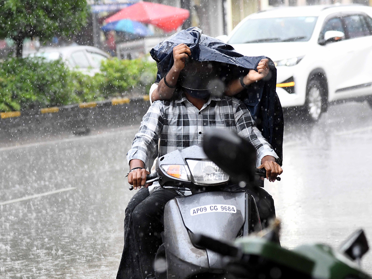 Heavy_20Rain_20Lashes_20Hyderabad_20Photos__20_288_29.jpg 8