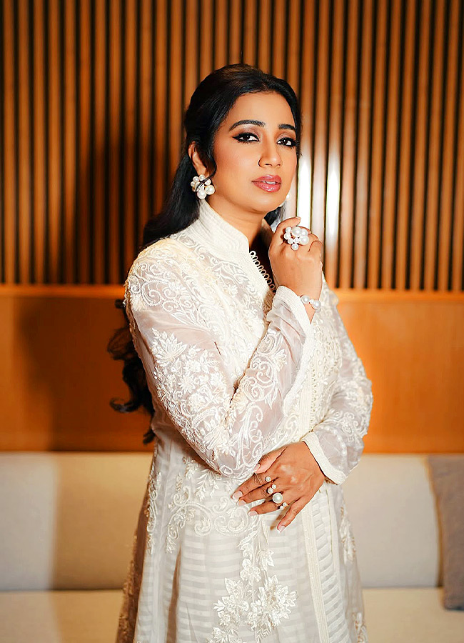 Shreya_20Ghoshal_20_285_29.jpg 5