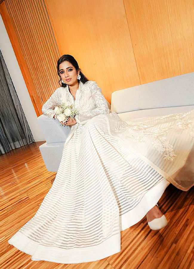 Shreya_20Ghoshal_20_286_29.jpg 6