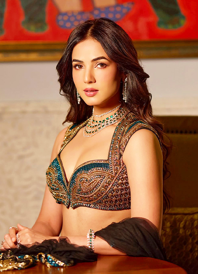 Sonal_20Chauhan_20_285_29.jpg 5