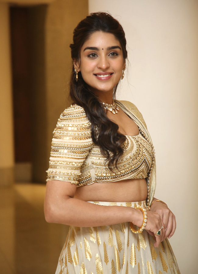 Tollywood_20Actress_20Yukti_20Thareja_20KJQ_20Movie_20Latest_20Photos_20Viral__20_2810_29.jpg 10