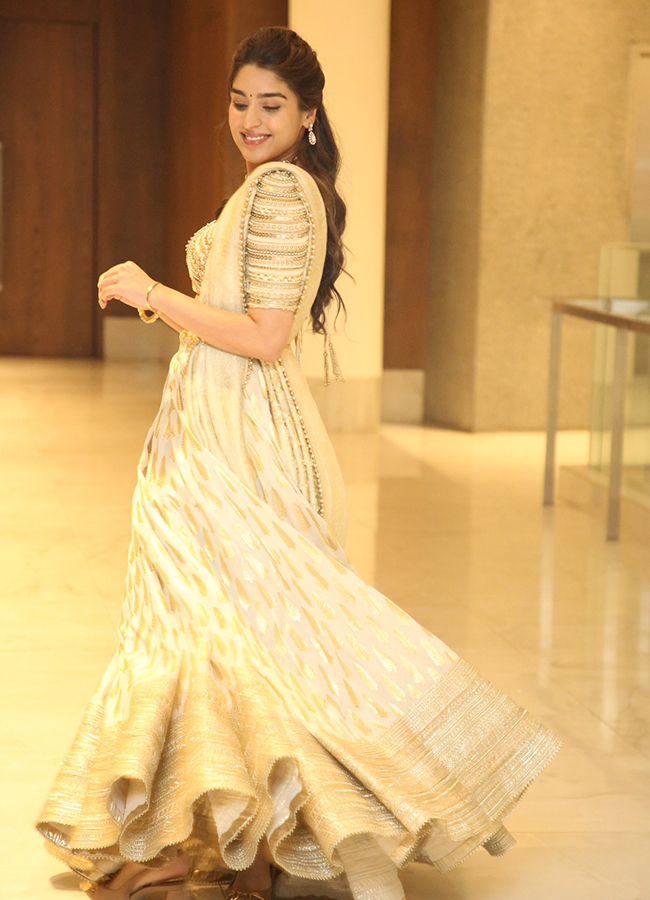 Tollywood_20Actress_20Yukti_20Thareja_20KJQ_20Movie_20Latest_20Photos_20Viral__20_283_29.jpg 3