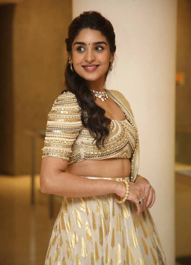 Tollywood_20Actress_20Yukti_20Thareja_20KJQ_20Movie_20Latest_20Photos_20Viral__20_289_29.jpg 9
