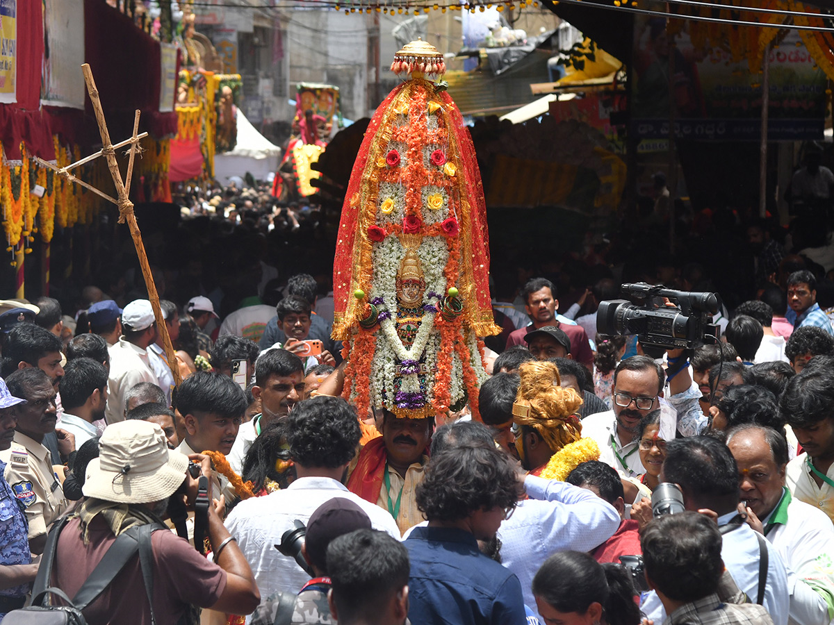 Ujjaini_20Mahankali_20Bonalu_202026_20in_20Secunderabad_20HD_20Photos__20_2810_29.jpg 10