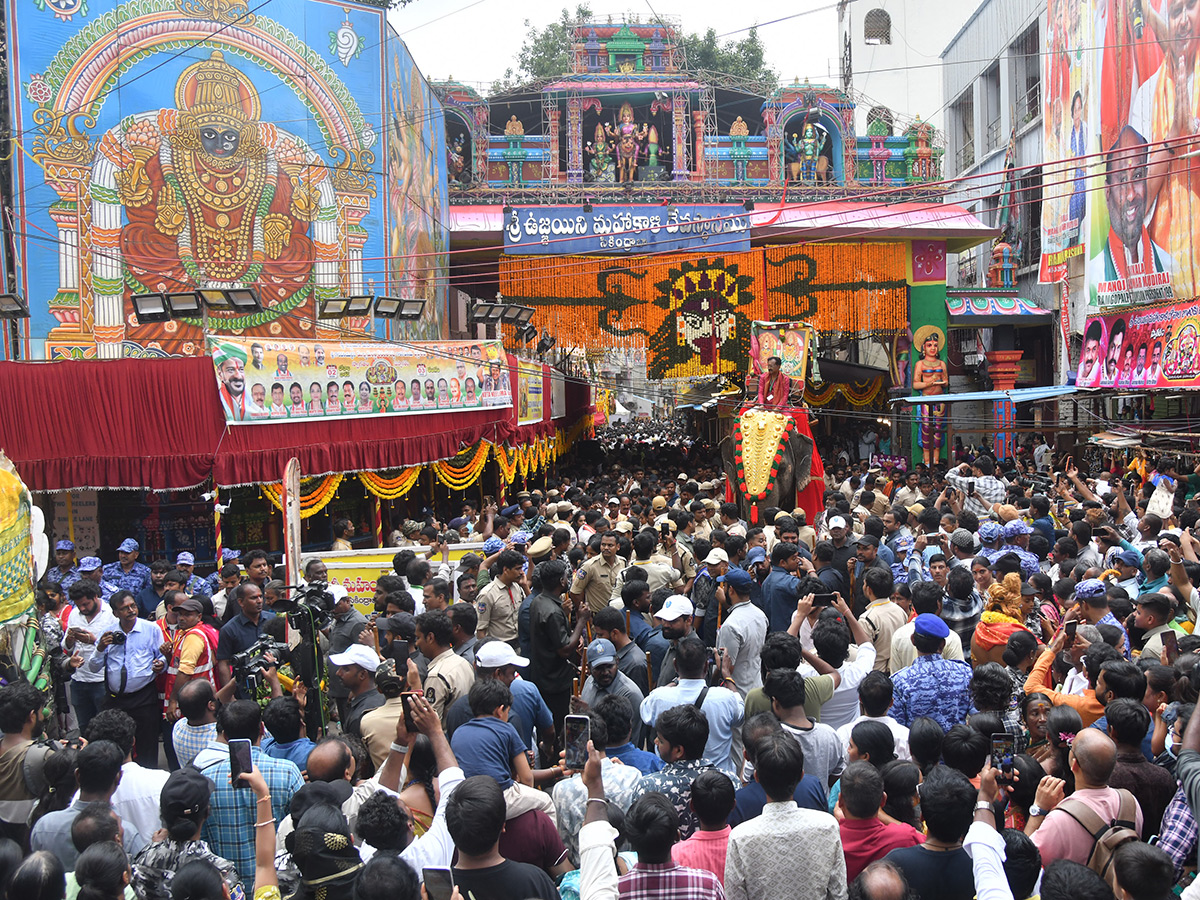 Ujjaini_20Mahankali_20Bonalu_202026_20in_20Secunderabad_20HD_20Photos__20_2811_29.jpg 11