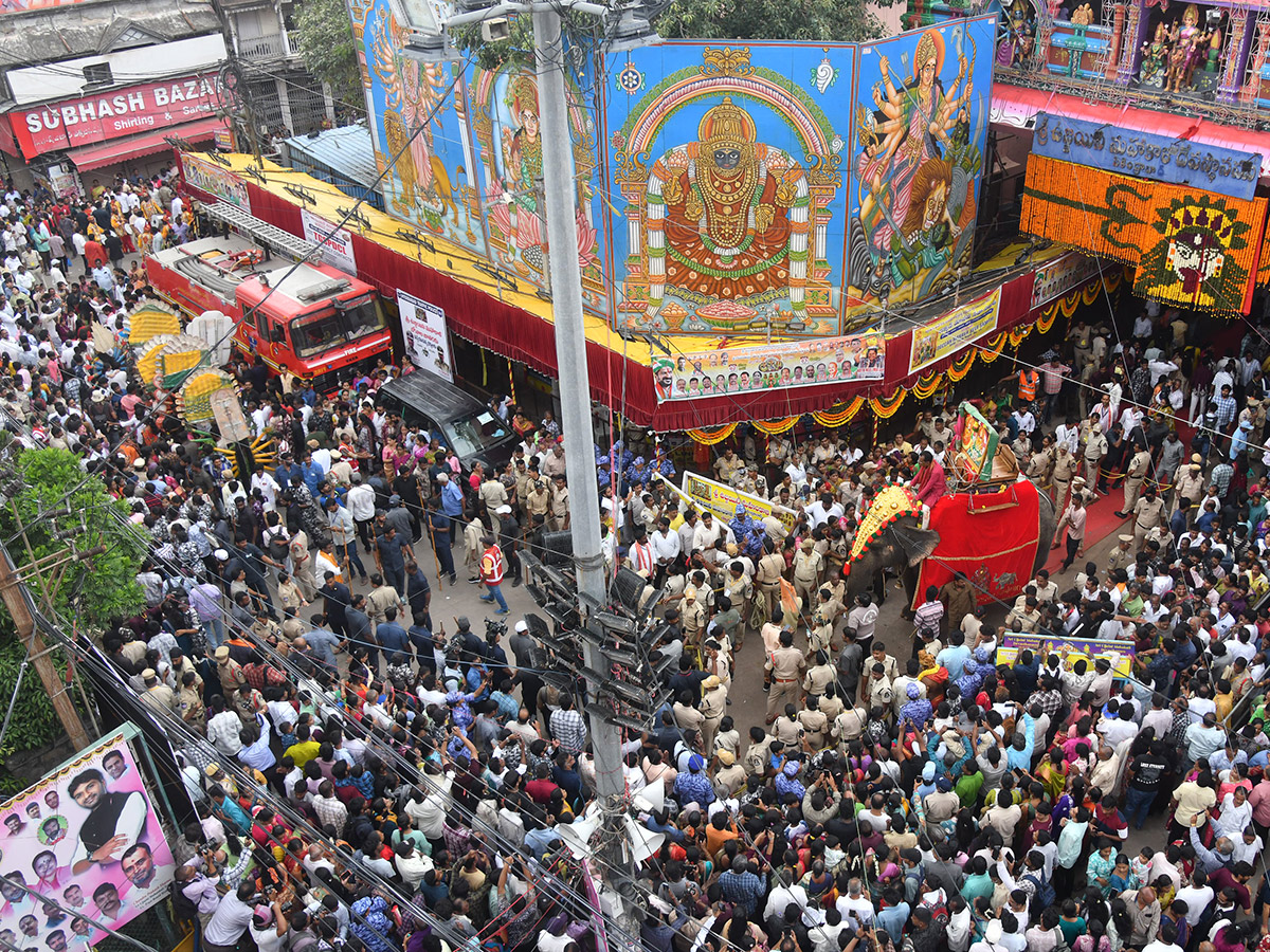 Ujjaini_20Mahankali_20Bonalu_202026_20in_20Secunderabad_20HD_20Photos__20_2812_29.jpg 12