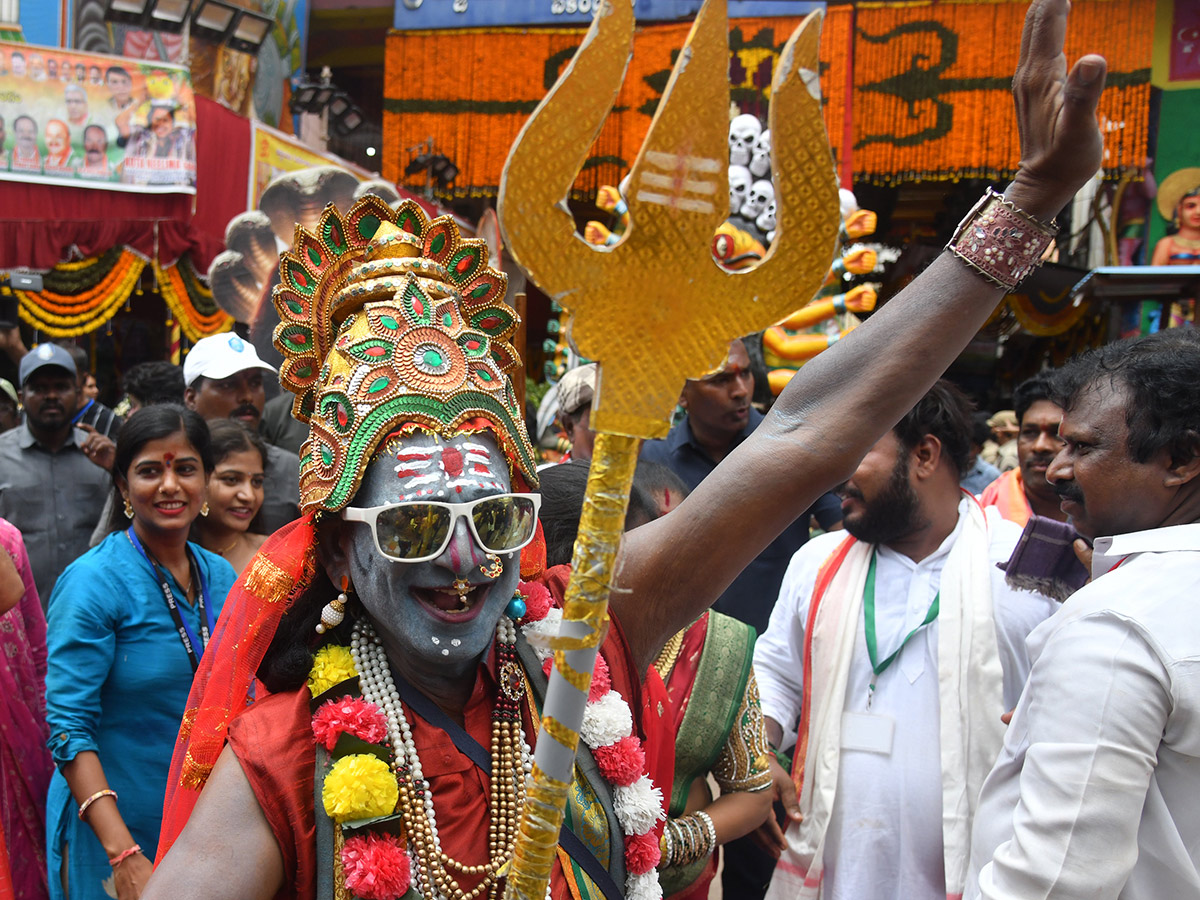 Ujjaini_20Mahankali_20Bonalu_202026_20in_20Secunderabad_20HD_20Photos__20_2817_29.jpg 17