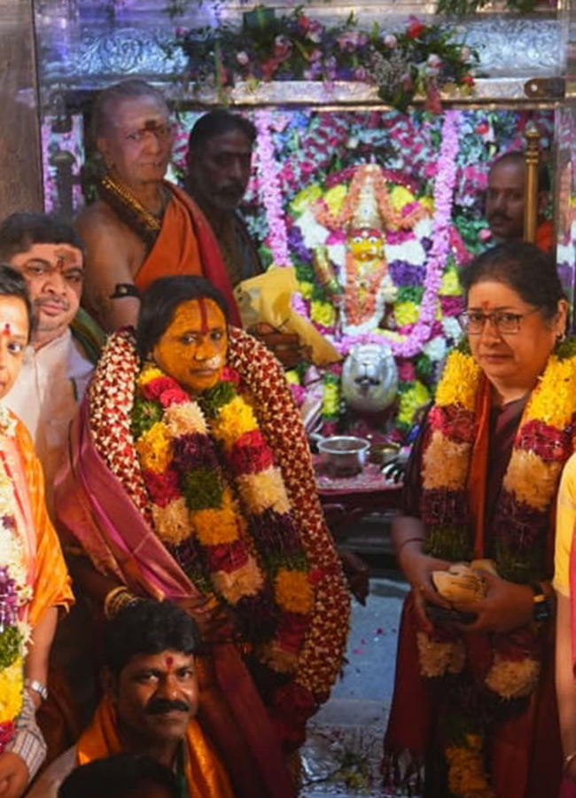 Ujjaini_20Mahankali_20Bonalu_202026_20in_20Secunderabad_20HD_20Photos__20_2822_29.jpg 22