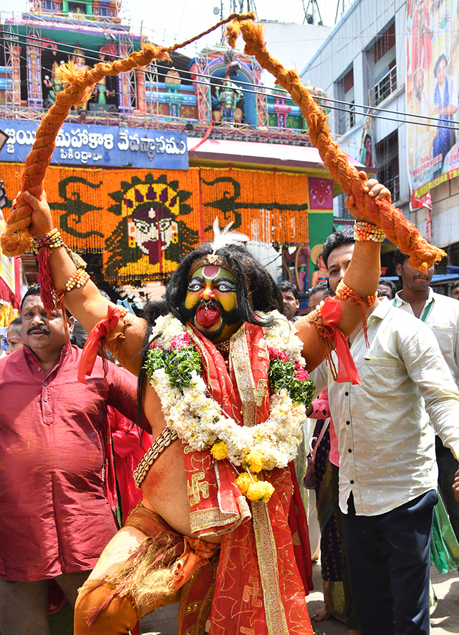 Ujjaini_20Mahankali_20Bonalu_202026_20in_20Secunderabad_20HD_20Photos__20_2825_29.jpg 25