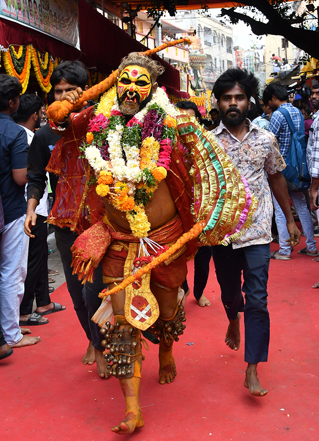 Ujjaini_20Mahankali_20Bonalu_202026_20in_20Secunderabad_20HD_20Photos__20_2826_29.jpg 26