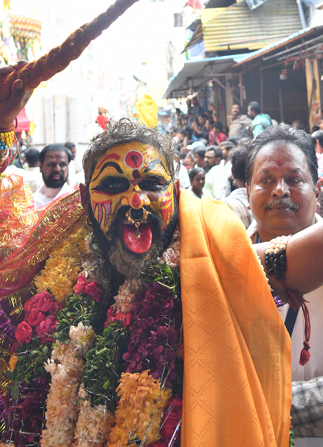 Ujjaini_20Mahankali_20Bonalu_202026_20in_20Secunderabad_20HD_20Photos__20_2827_29.jpg 27
