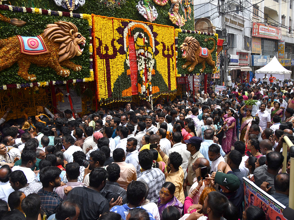 Ujjaini_20Mahankali_20Bonalu_202026_20in_20Secunderabad_20HD_20Photos__20_2828_29.jpg 28