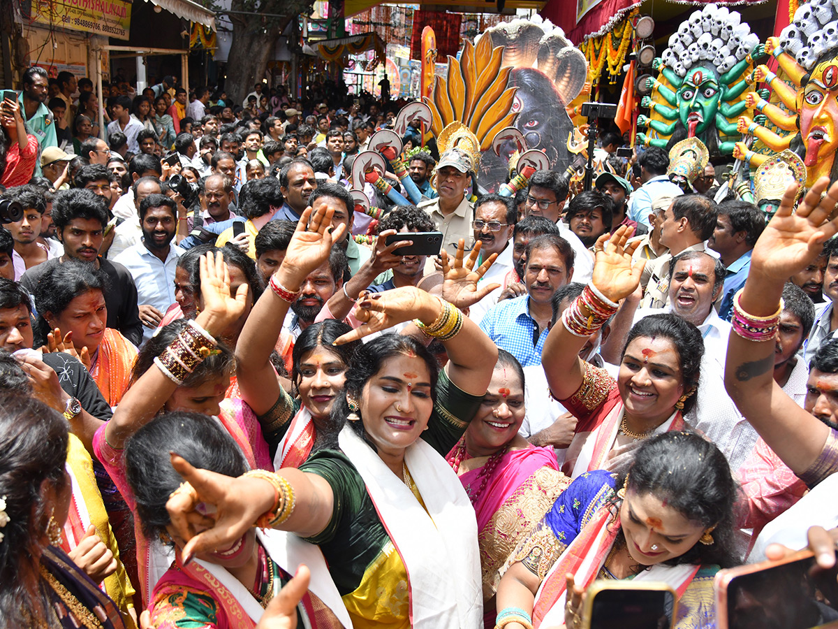 Ujjaini_20Mahankali_20Bonalu_202026_20in_20Secunderabad_20HD_20Photos__20_2830_29.jpg 30