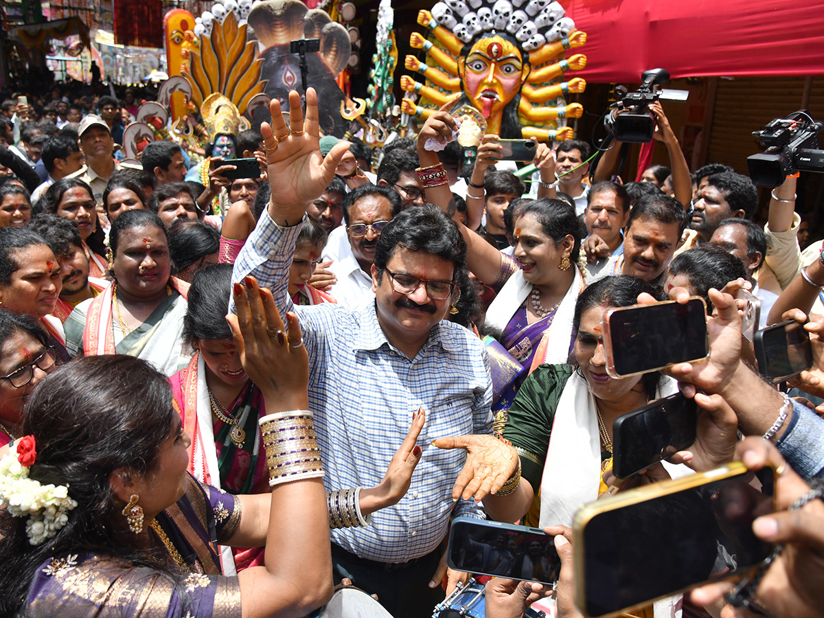 Ujjaini_20Mahankali_20Bonalu_202026_20in_20Secunderabad_20HD_20Photos__20_2831_29.jpg 31