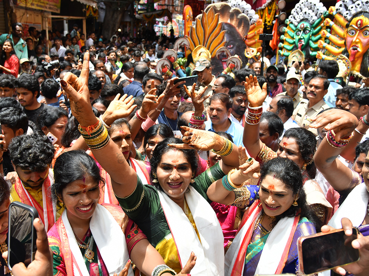 Ujjaini_20Mahankali_20Bonalu_202026_20in_20Secunderabad_20HD_20Photos__20_2832_29.jpg 32