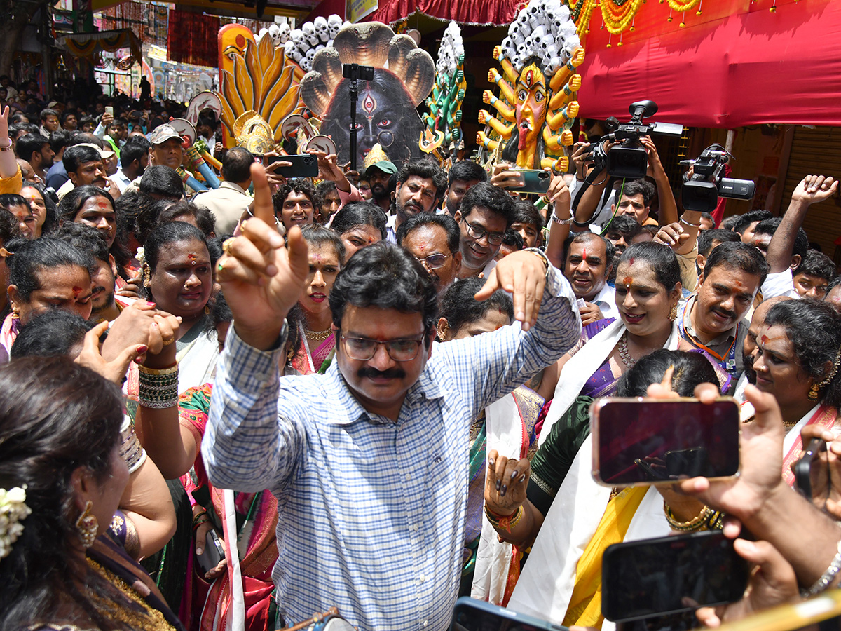 Ujjaini_20Mahankali_20Bonalu_202026_20in_20Secunderabad_20HD_20Photos__20_285_29.jpg 5