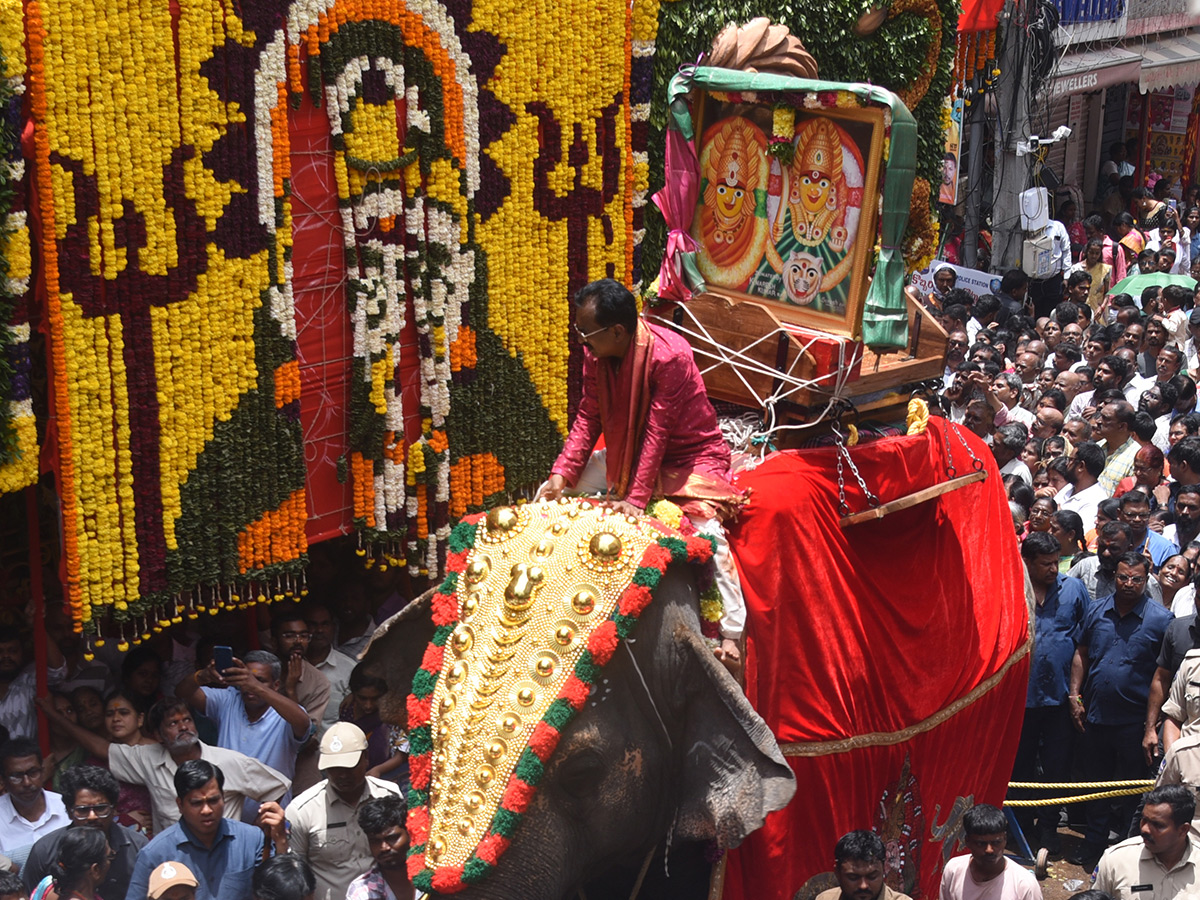 Ujjaini_20Mahankali_20Bonalu_202026_20in_20Secunderabad_20HD_20Photos__20_287_29.jpg 7