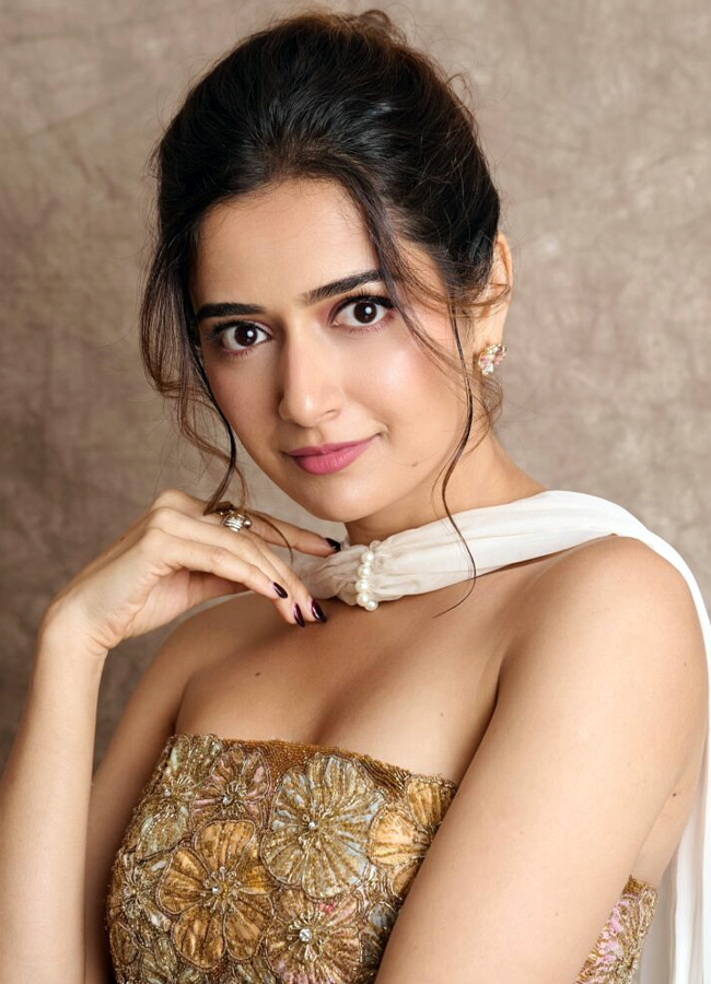 Ashika_20Ranganath_20_2812_29.jpg 11