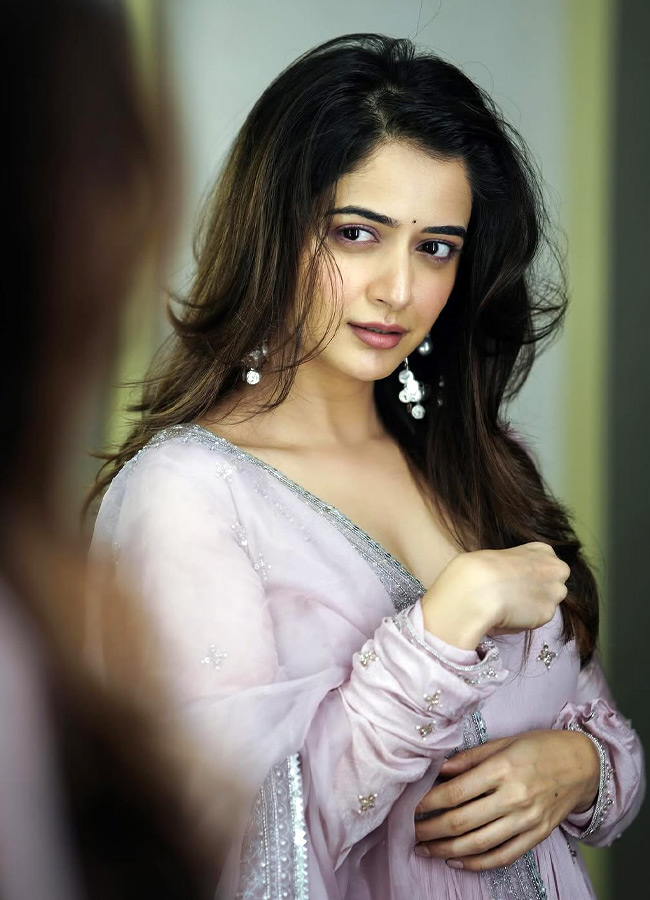 Ashika_20Ranganath_20_2813_29.jpg 12