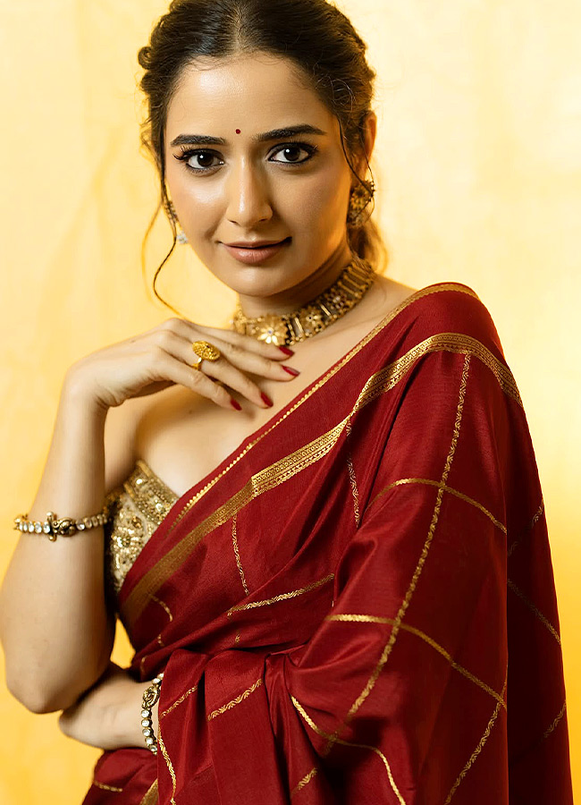 Ashika_20Ranganath_20_286_29.jpg 5