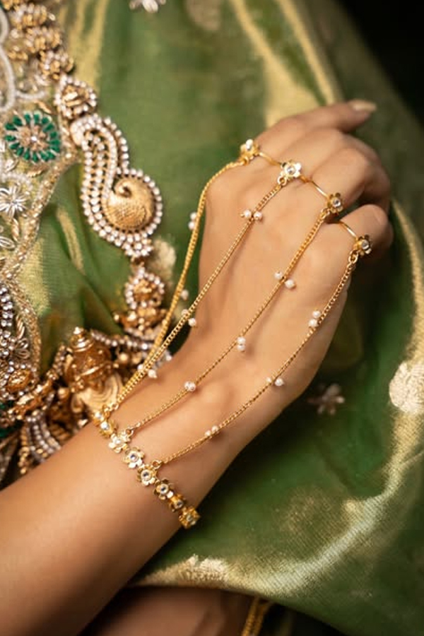Bigg_20Boss_20Beauty_20Priyanka_20Jain_20Dazzling_20In_20a_20green_20Dress_20Photos_20_284_29.jpg 5