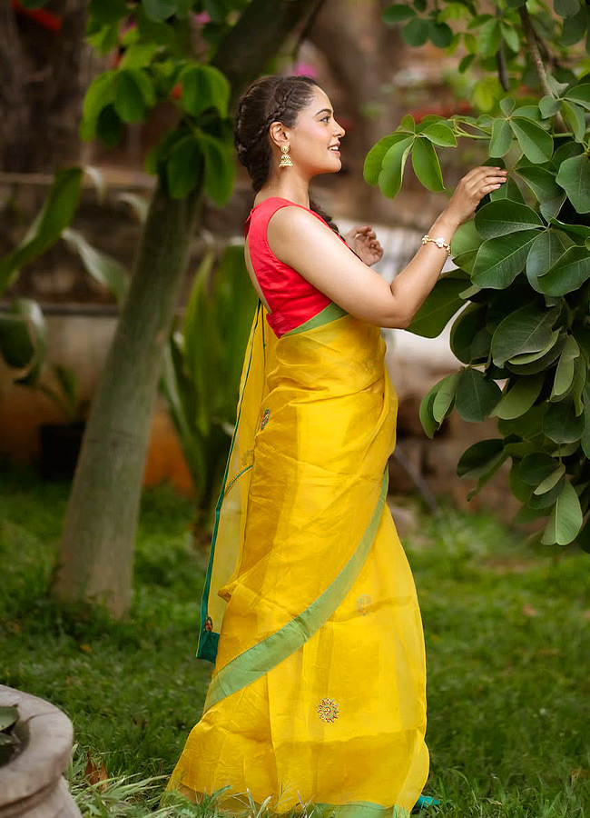 Bindu_20Madhavi_20_2811_29.jpg 11