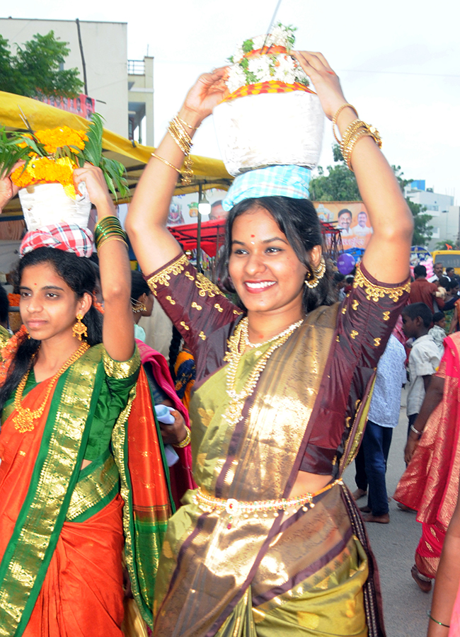 Bonalu_202026_20Celebrations_20Mahbubnagar_20Telangana__20_2812_29.jpg 12