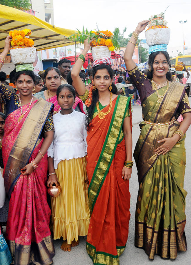 Bonalu_202026_20Celebrations_20Mahbubnagar_20Telangana__20_2813_29.jpg 13