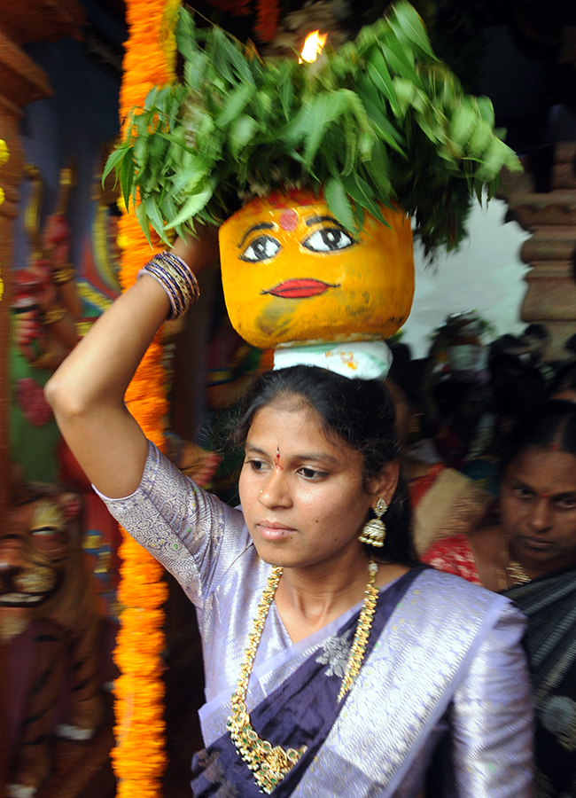 Bonalu_202026_20Celebrations_20Mahbubnagar_20Telangana__20_2815_29.jpg 15