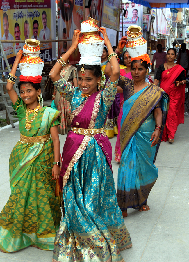 Bonalu_202026_20Celebrations_20Mahbubnagar_20Telangana__20_2817_29.jpg 17