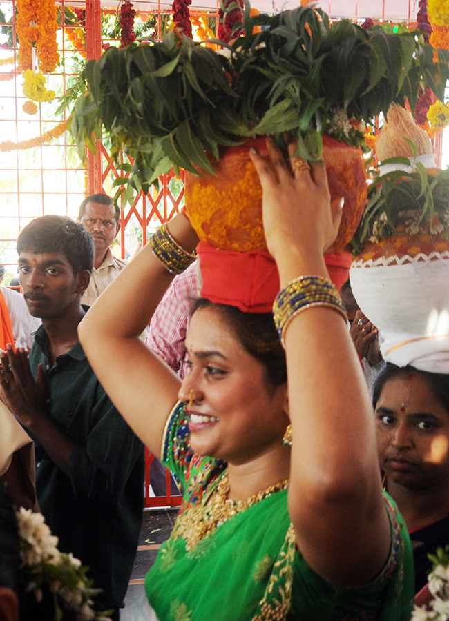 Bonalu_202026_20Celebrations_20Mahbubnagar_20Telangana__20_2819_29.jpg 19