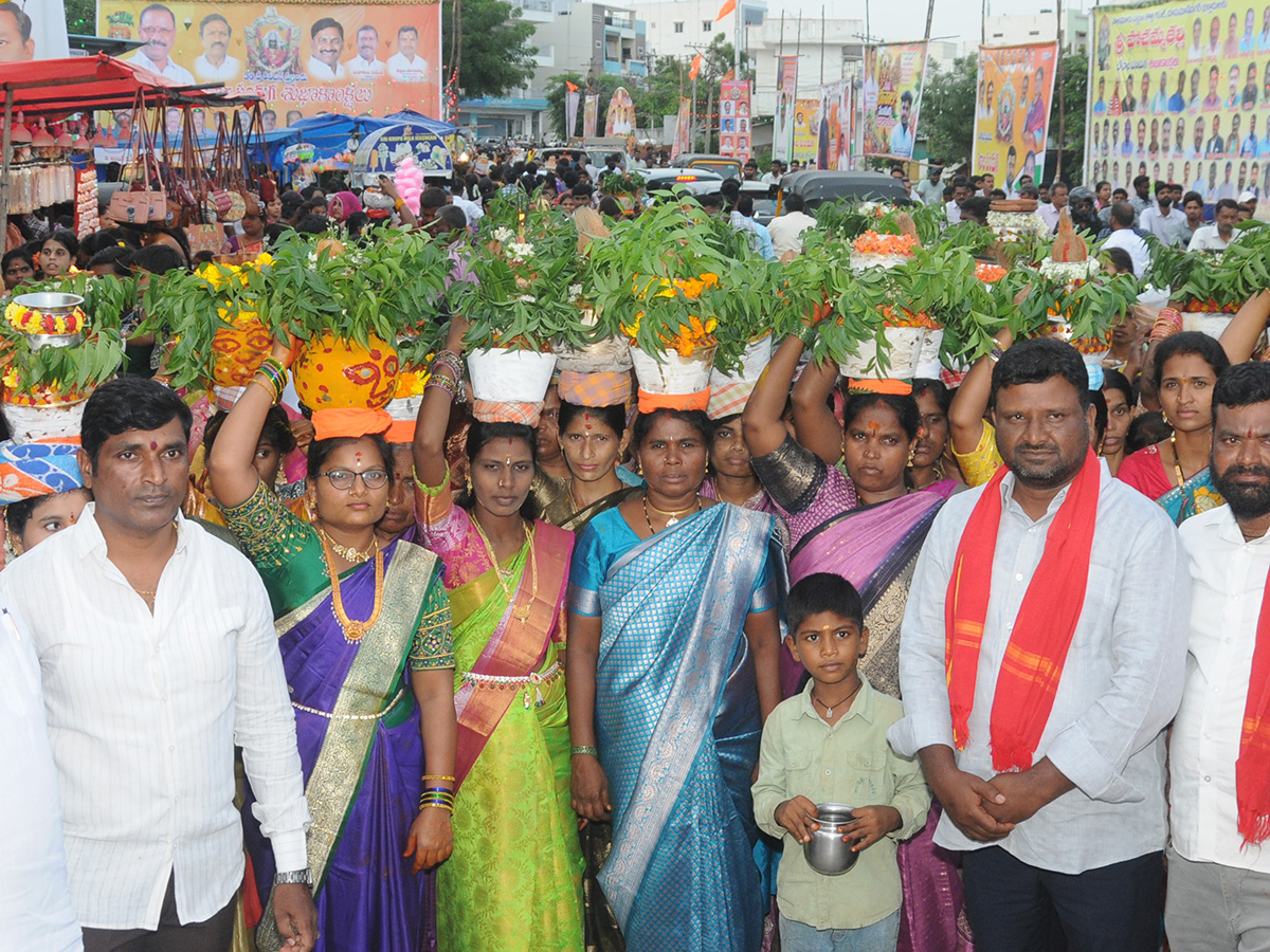Bonalu_202026_20Celebrations_20Mahbubnagar_20Telangana__20_2823_29.jpg 23