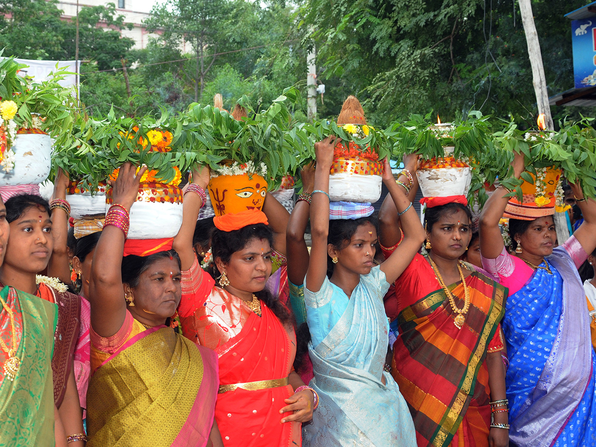 Bonalu_202026_20Celebrations_20Mahbubnagar_20Telangana__20_284_29.jpg 4