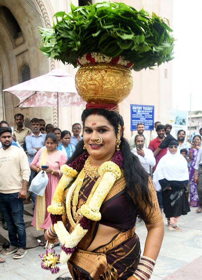 Charminar_20Bonalu_20Celebrations_20At_20Bhagyalakshmi_20Temple__20_2815_29_0.jpg 15